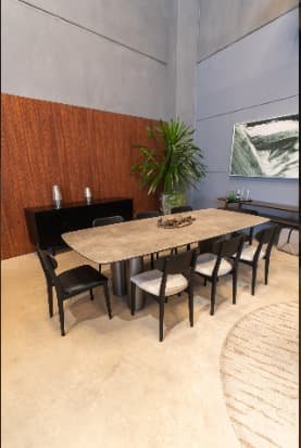 Luxury tables for the living room: a business card of refinement