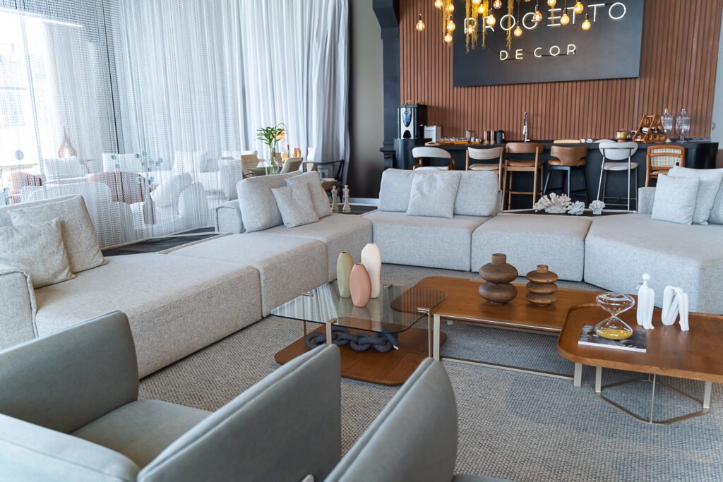 Which luxury dining room furniture to choose?